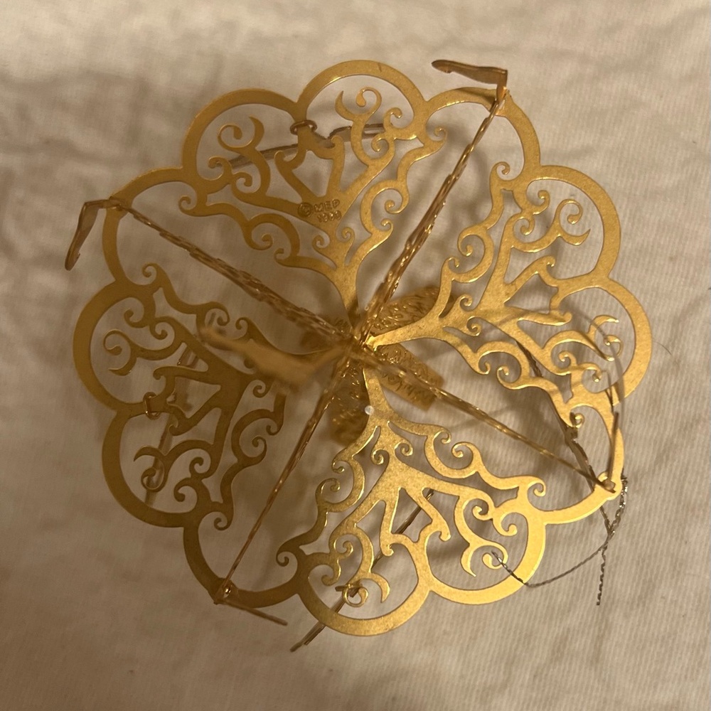 Elegant Gold Decorative Ornament